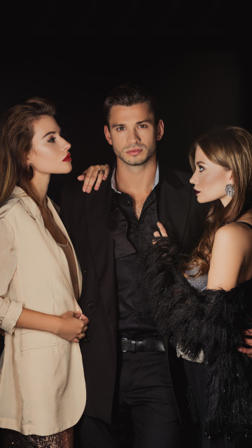 Threesome Kiss