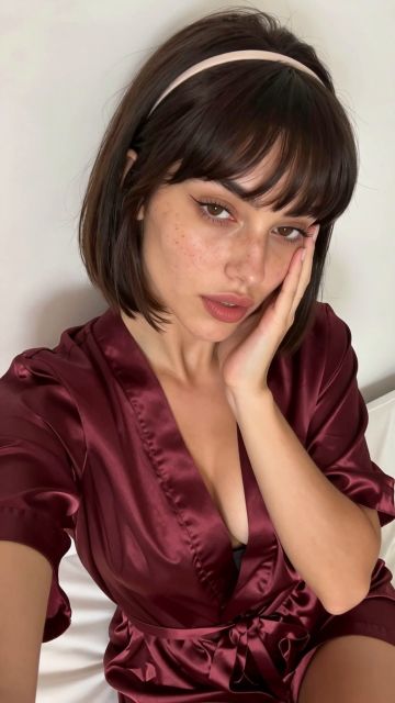 Fucks herself with her fingers - Before